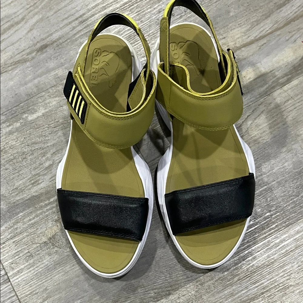 Sorel blitz‎ sandals 9.5 Stylish Black and Tan Women's Sandals
